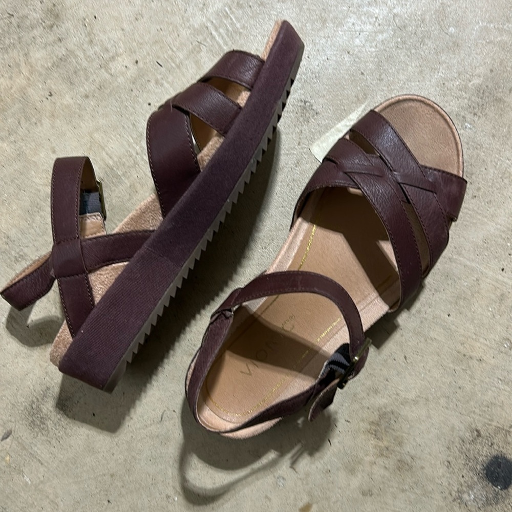 Vionic sandals Brown Leather Sz 8